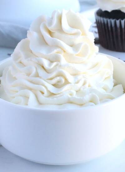 stabilized whipped cream frosting featured image
