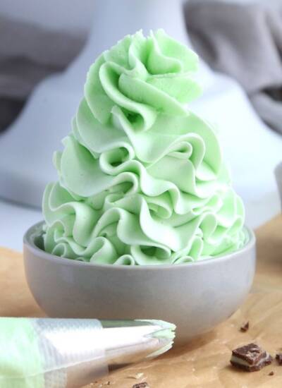 mint buttercream frosting featured image
