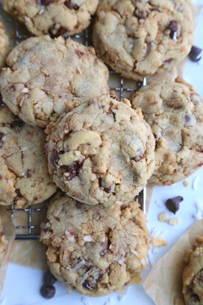 chocolate chip coconut crunch cookies