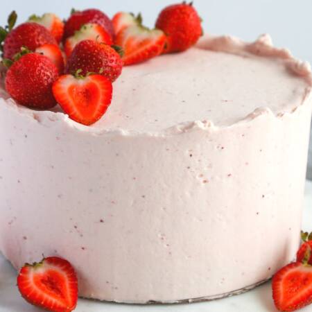 strawberry cake featured image