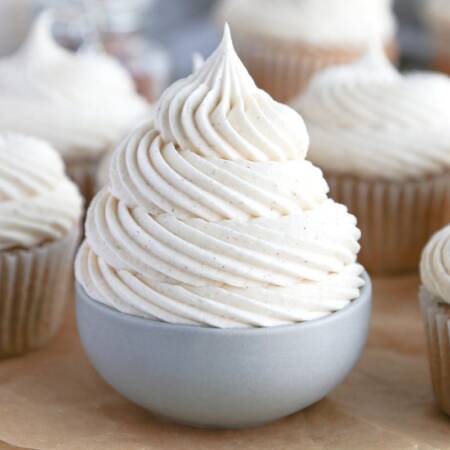 cinnamon cream cheese frosting featured image