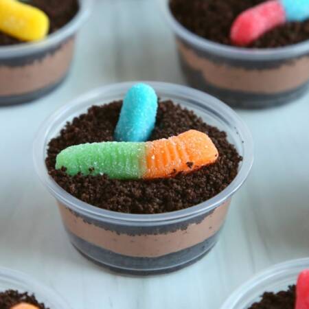 worms and dirt dessert cups featured image