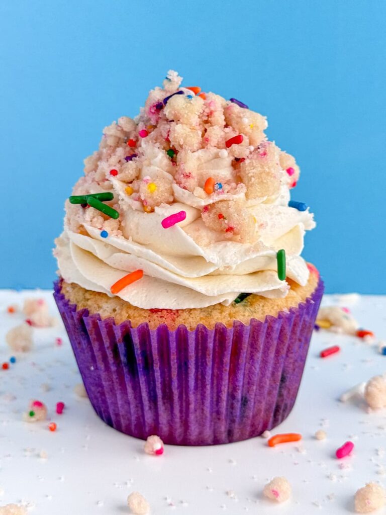 Decorated birthday cake cupcakes.