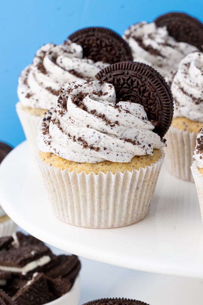 Vanilla cupcakes with Oreo cookies, Oreo frosting, and Oreo cookies.