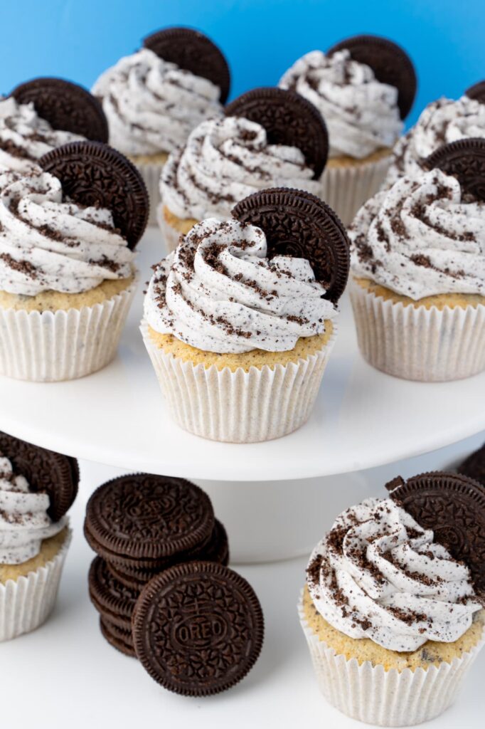 Vanilla Oreo cupcakes on a cupcake stand.